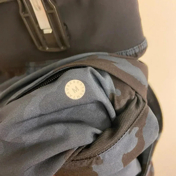 Lululemon T.H.E Short Incognito Camo Blue Size Medium - Picture 7 of 7